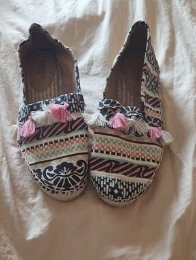 Crown Vintage Multi-Color Patterned Espadrilles with Pink Tassels